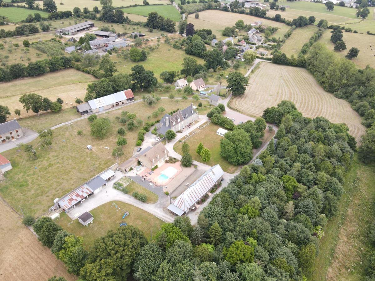 Gites De L'Aumondiere Condé-sur-Noireau Exterior foto