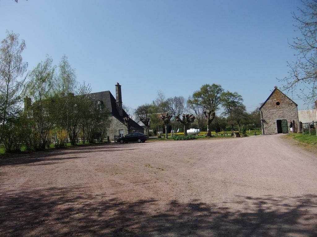 Gites De L'Aumondiere Condé-sur-Noireau Exterior foto