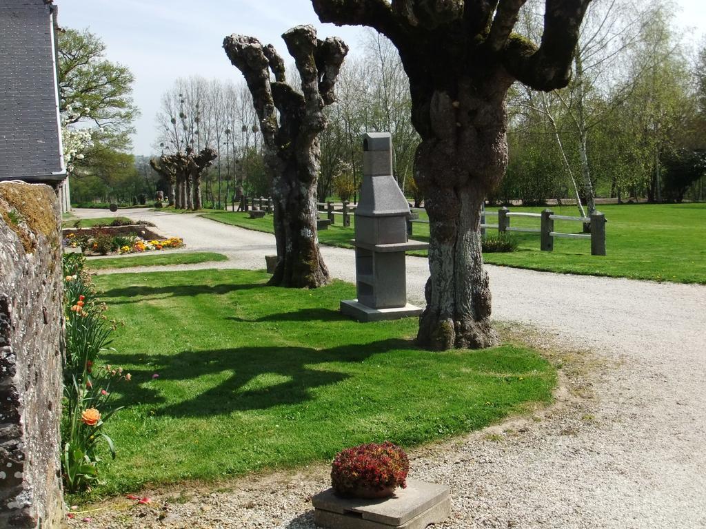 Gites De L'Aumondiere Condé-sur-Noireau Exterior foto